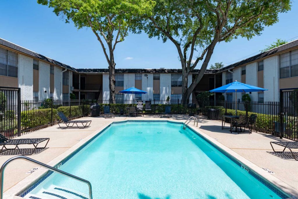 Morgan Manor Apartments; one two bedroom apartment homes near Texas Medical Center, Rice University in southwest Houston TX